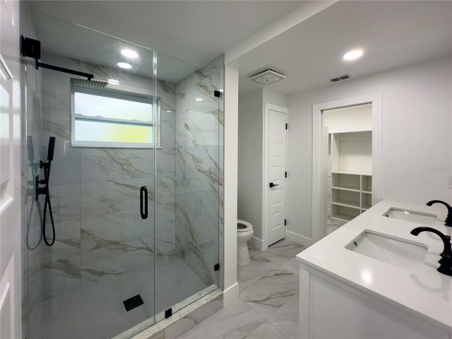 4105 W KNIGHTS AVENUE, Tampa, FL 33611