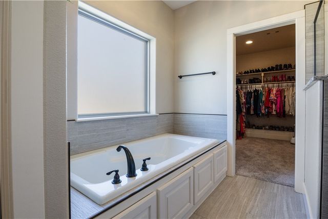 13738 Ua Beef Farm Road, Fayetteville, AR 72704