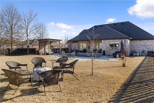 13738 Ua Beef Farm Road, Fayetteville, AR 72704