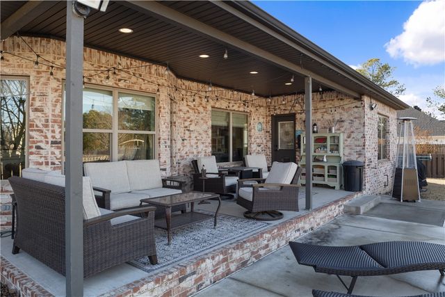 13738 Ua Beef Farm Road, Fayetteville, AR 72704