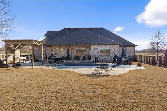 13738 Ua Beef Farm Road, Fayetteville, AR 72704
