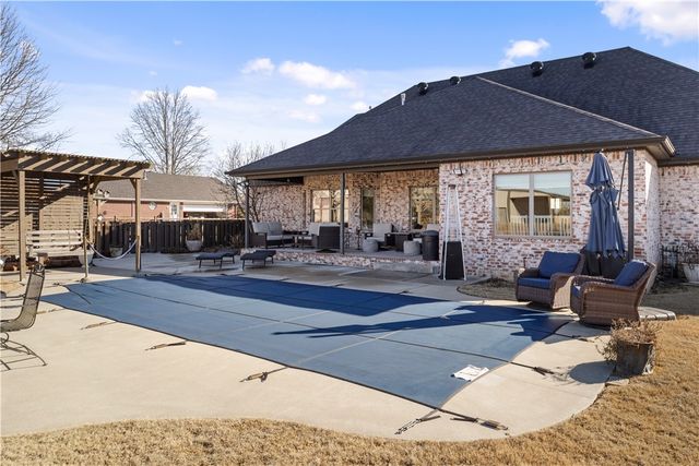 13738 Ua Beef Farm Road, Fayetteville, AR 72704