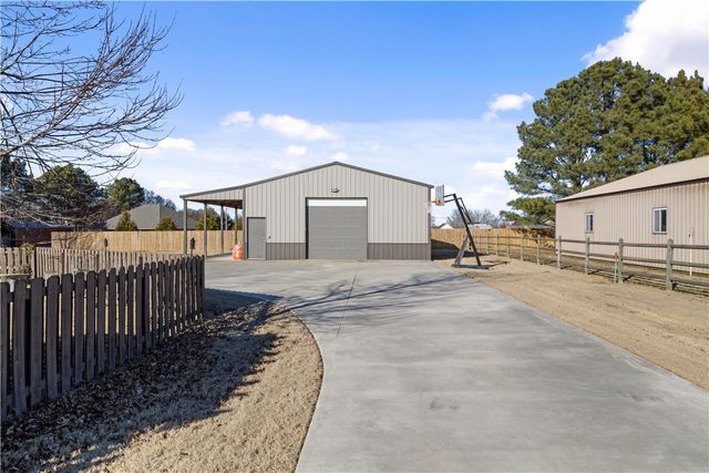13738 Ua Beef Farm Road, Fayetteville, AR 72704