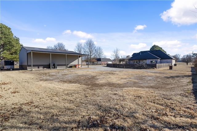 13738 Ua Beef Farm Road, Fayetteville, AR 72704