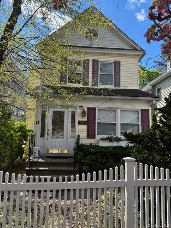 40 South Bayles Avenue Upper, Port Washington, NY 11050