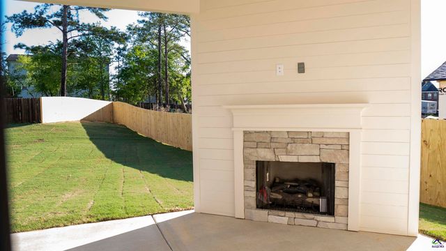 308 Garnet Drive, Bonaire, GA 31005