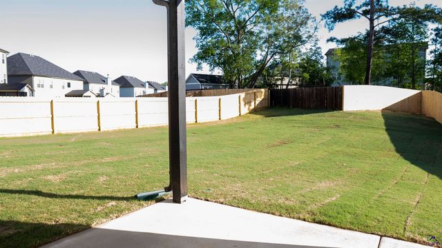 308 Garnet Drive, Bonaire, GA 31005