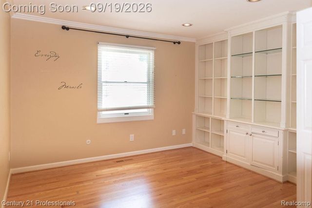 912 S Glenhurst Drive, Birmingham, MI 48009