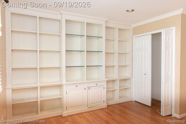 912 S Glenhurst Drive, Birmingham, MI 48009