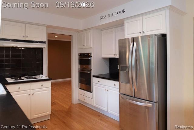 912 S Glenhurst Drive, Birmingham, MI 48009