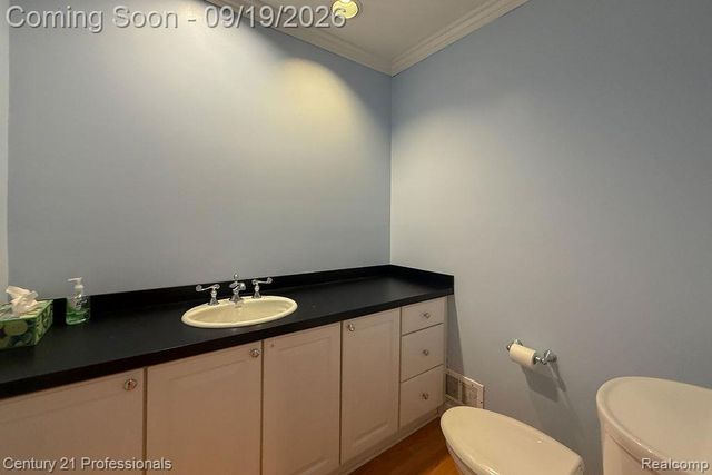 912 S Glenhurst Drive, Birmingham, MI 48009