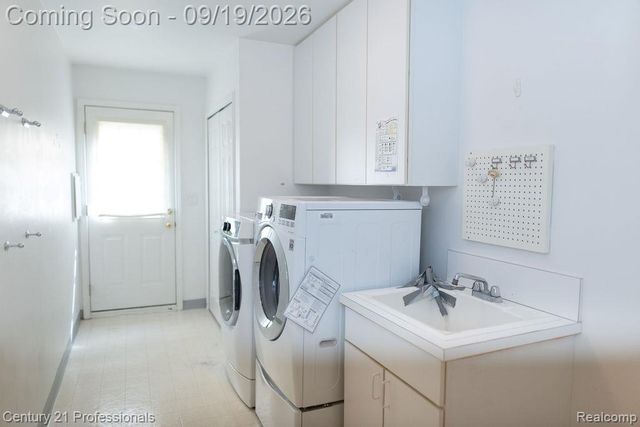 912 S Glenhurst Drive, Birmingham, MI 48009