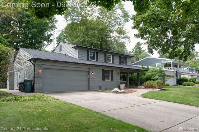 912 S Glenhurst Drive, Birmingham, MI 48009