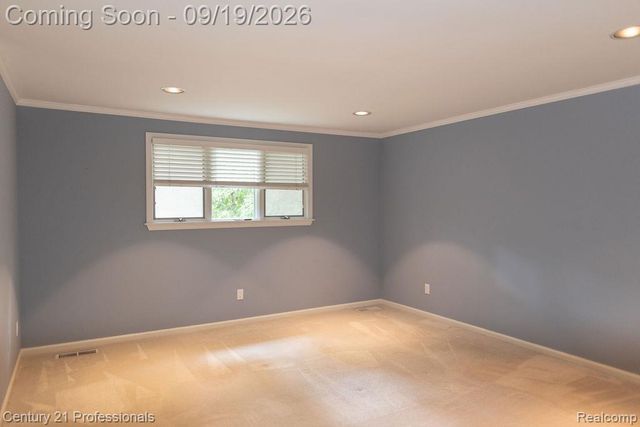 912 S Glenhurst Drive, Birmingham, MI 48009