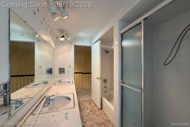 912 S Glenhurst Drive, Birmingham, MI 48009