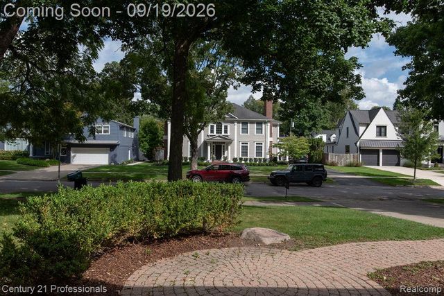 912 S Glenhurst Drive, Birmingham, MI 48009