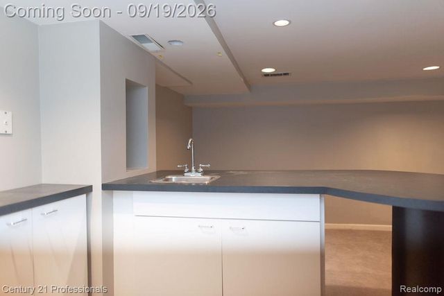 912 S Glenhurst Drive, Birmingham, MI 48009