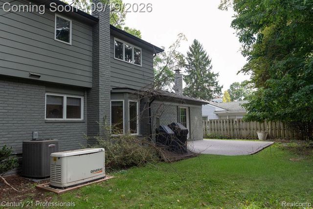912 S Glenhurst Drive, Birmingham, MI 48009