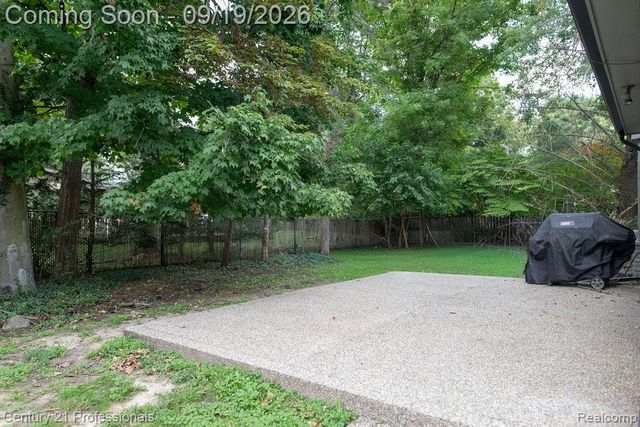 912 S Glenhurst Drive, Birmingham, MI 48009
