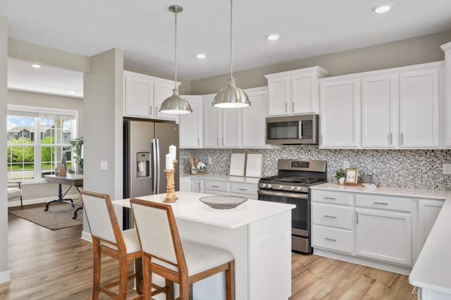 9850 Glacial Valley Road N, Woodbury, MN 55129