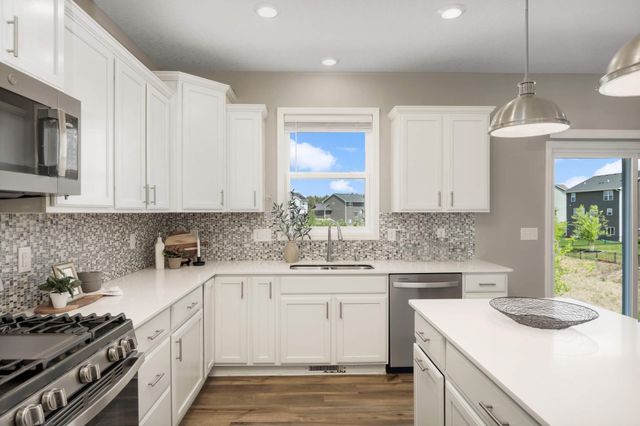 9850 Glacial Valley Road N, Woodbury, MN 55129