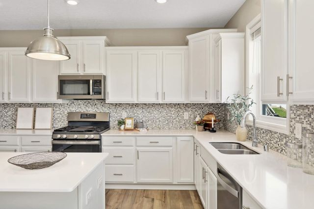 9850 Glacial Valley Road N, Woodbury, MN 55129