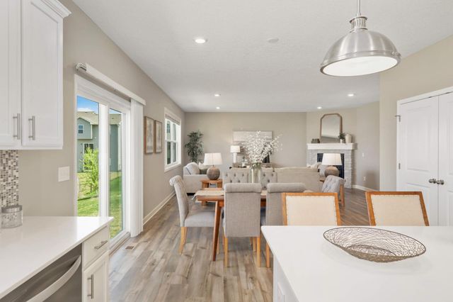 9850 Glacial Valley Road N, Woodbury, MN 55129