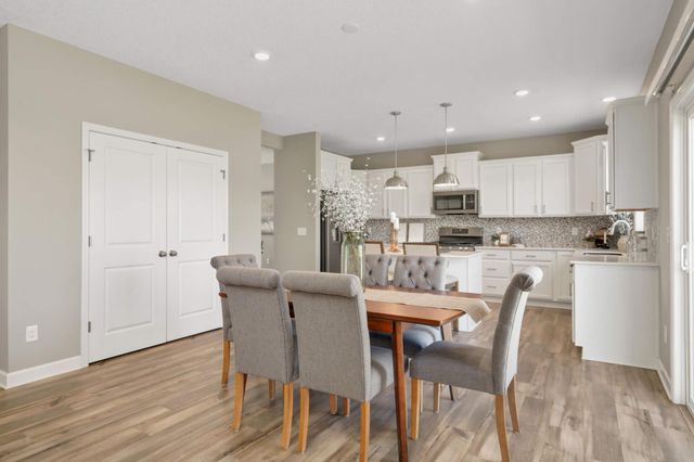 9850 Glacial Valley Road N, Woodbury, MN 55129