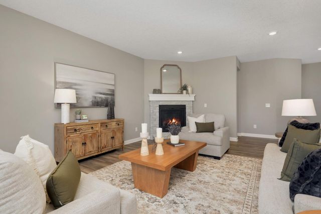 9850 Glacial Valley Road N, Woodbury, MN 55129