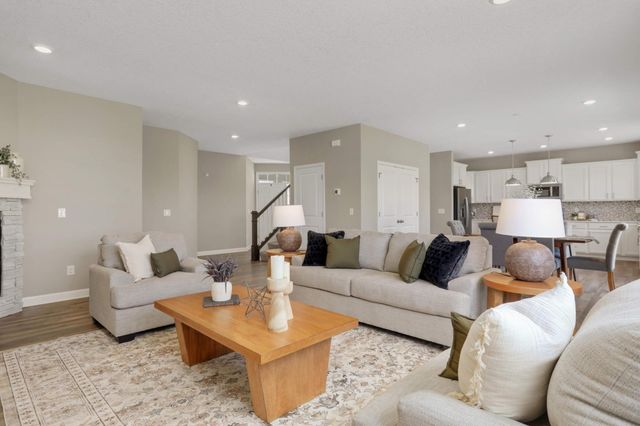 9850 Glacial Valley Road N, Woodbury, MN 55129