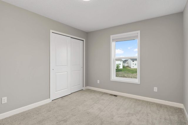 9850 Glacial Valley Road N, Woodbury, MN 55129