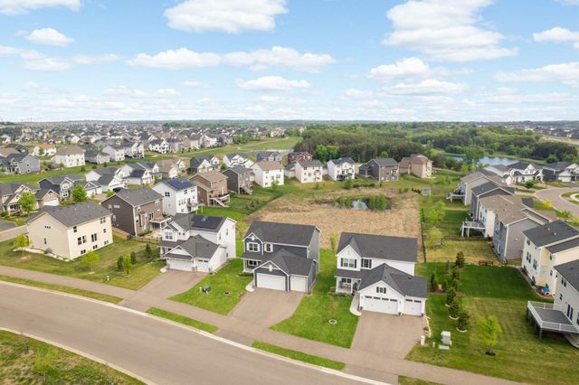 9850 Glacial Valley Road N, Woodbury, MN 55129