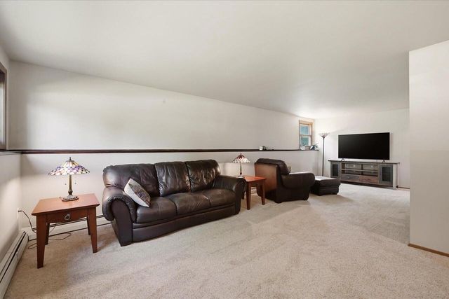 6085 Trail Ridge DRIVE, Greendale, WI 53129
