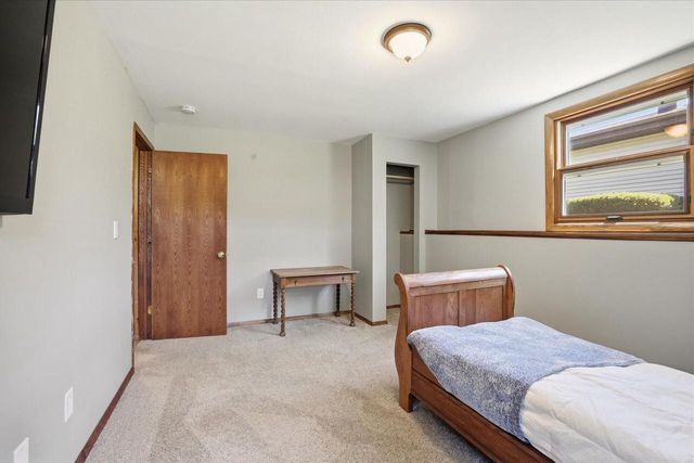 6085 Trail Ridge DRIVE, Greendale, WI 53129