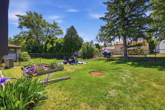 6085 Trail Ridge DRIVE, Greendale, WI 53129