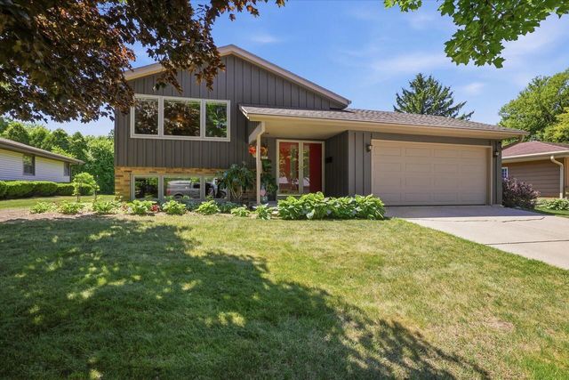6085 Trail Ridge DRIVE, Greendale, WI 53129