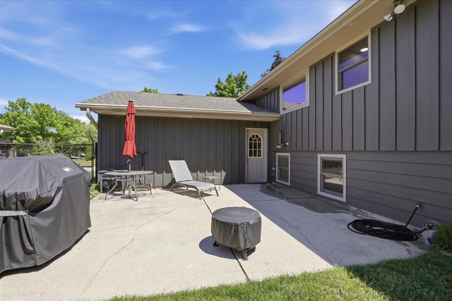6085 Trail Ridge DRIVE, Greendale, WI 53129