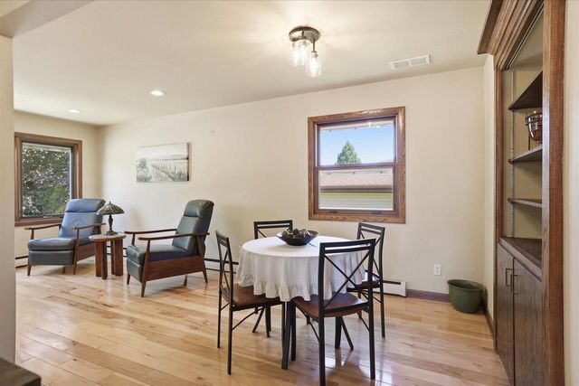 6085 Trail Ridge DRIVE, Greendale, WI 53129