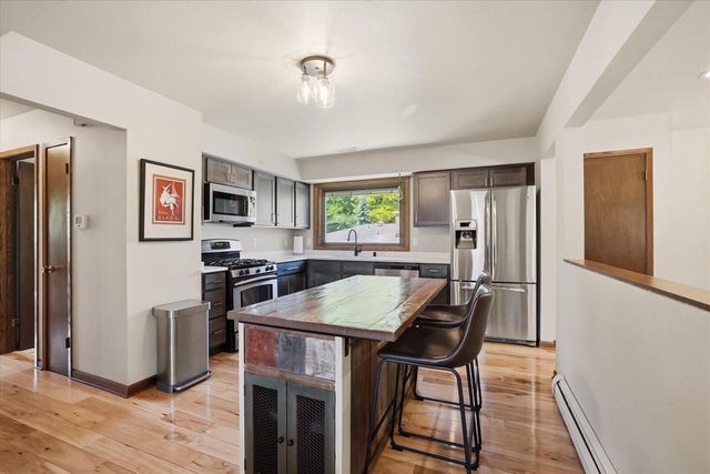 6085 Trail Ridge DRIVE, Greendale, WI 53129