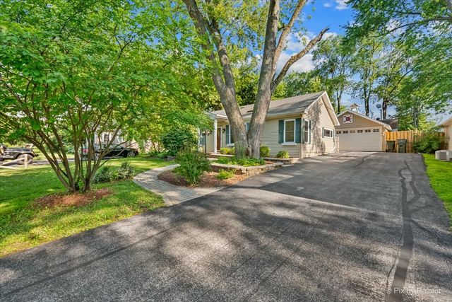 116 Deer Path Road, Lake In The Hills, IL 60156