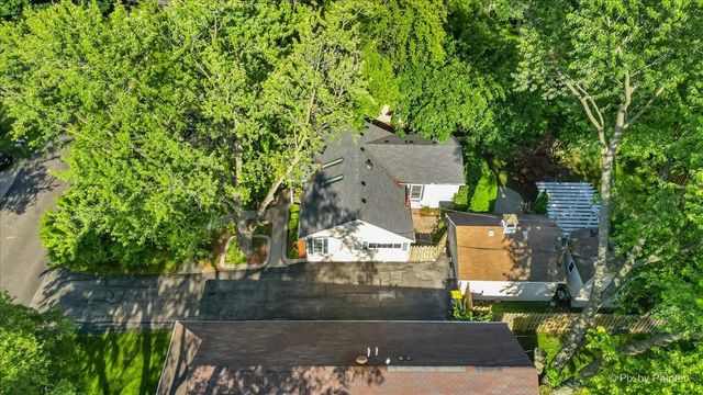 116 Deer Path Road, Lake In The Hills, IL 60156