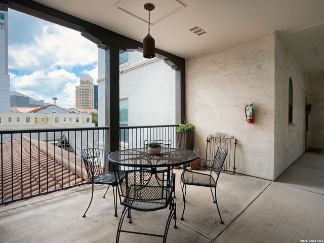 221 Lexington Ave Apt 104, San Antonio, TX 78215