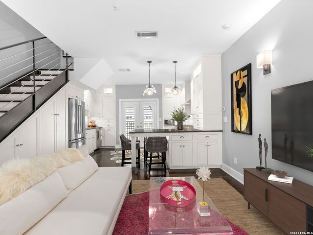 221 Lexington Ave Apt 104, San Antonio, TX 78215