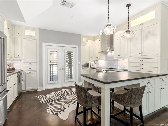 221 Lexington Ave Apt 104, San Antonio, TX 78215