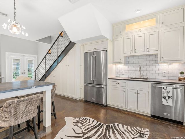 221 Lexington Ave Apt 104, San Antonio, TX 78215