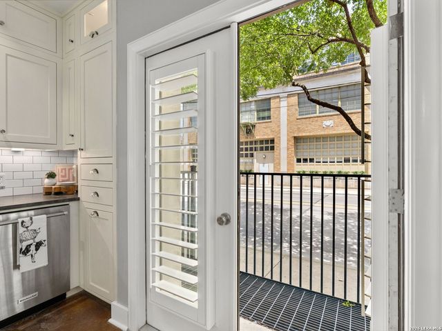 221 Lexington Ave Apt 104, San Antonio, TX 78215