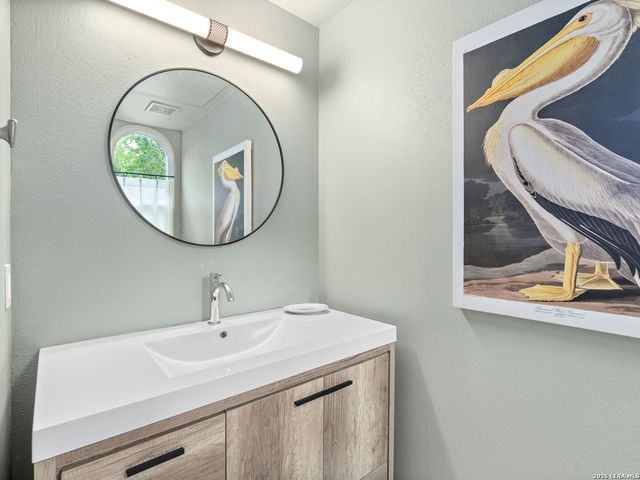 221 Lexington Ave Apt 104, San Antonio, TX 78215