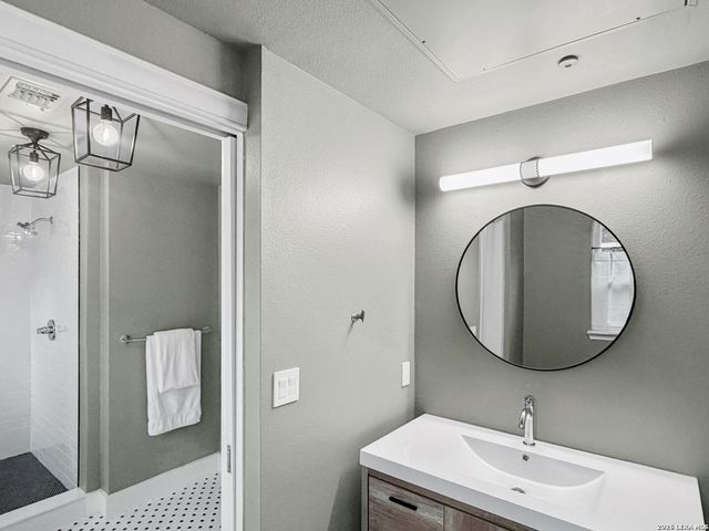 221 Lexington Ave Apt 104, San Antonio, TX 78215
