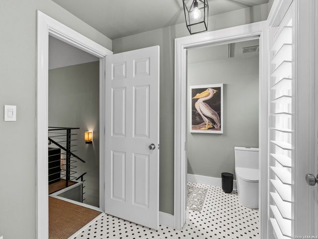 221 Lexington Ave Apt 104, San Antonio, TX 78215