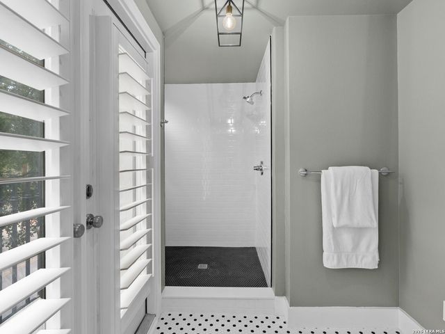221 Lexington Ave Apt 104, San Antonio, TX 78215
